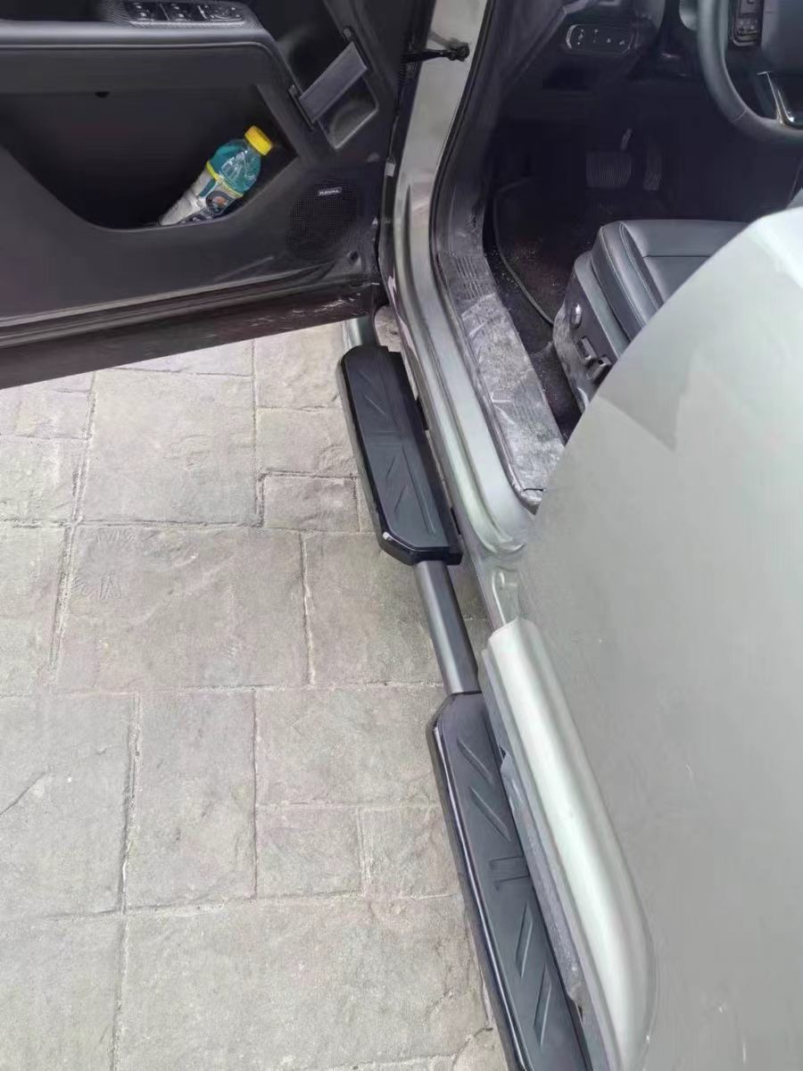 Suitable for the 2020 Land Rover Defender 110 Original Anti-Scratch Welcome Step Plate