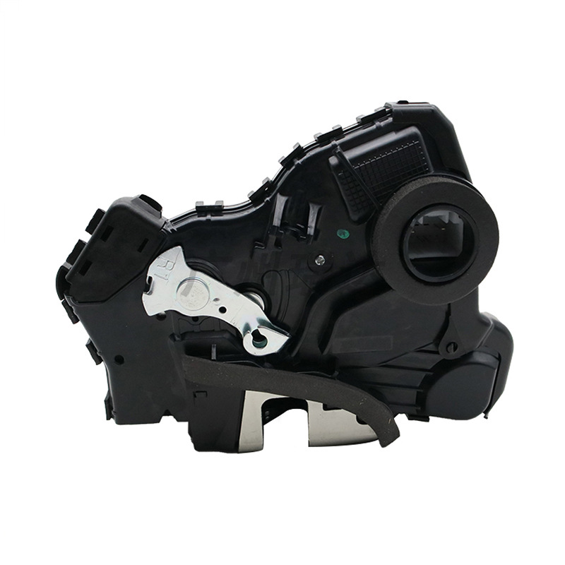 69030 - 0C050 es adecuado para la máquina de cerradura de automóviles Toyota cerradura de la puerta de la locomotora cerradura de la puerta trasera transfronteriza