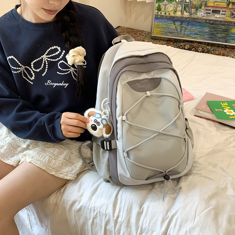 Estilo al aire libre, mochila a pie, mochila ligera de nicho, mochila gris de alta calidad para niñas de secundaria