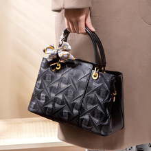 ĸ�H���Y��Ůʿ�r�д����������μ�б�����e�ٴ�μ�����sŮ��