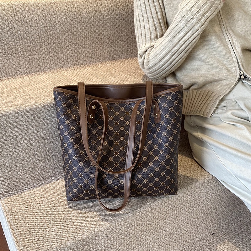 2024 invierno retro bolso de mano de gran capacidad para mujeres nuevas bolsas de brazo de estilo extranjero bolsas de hombro para viajar