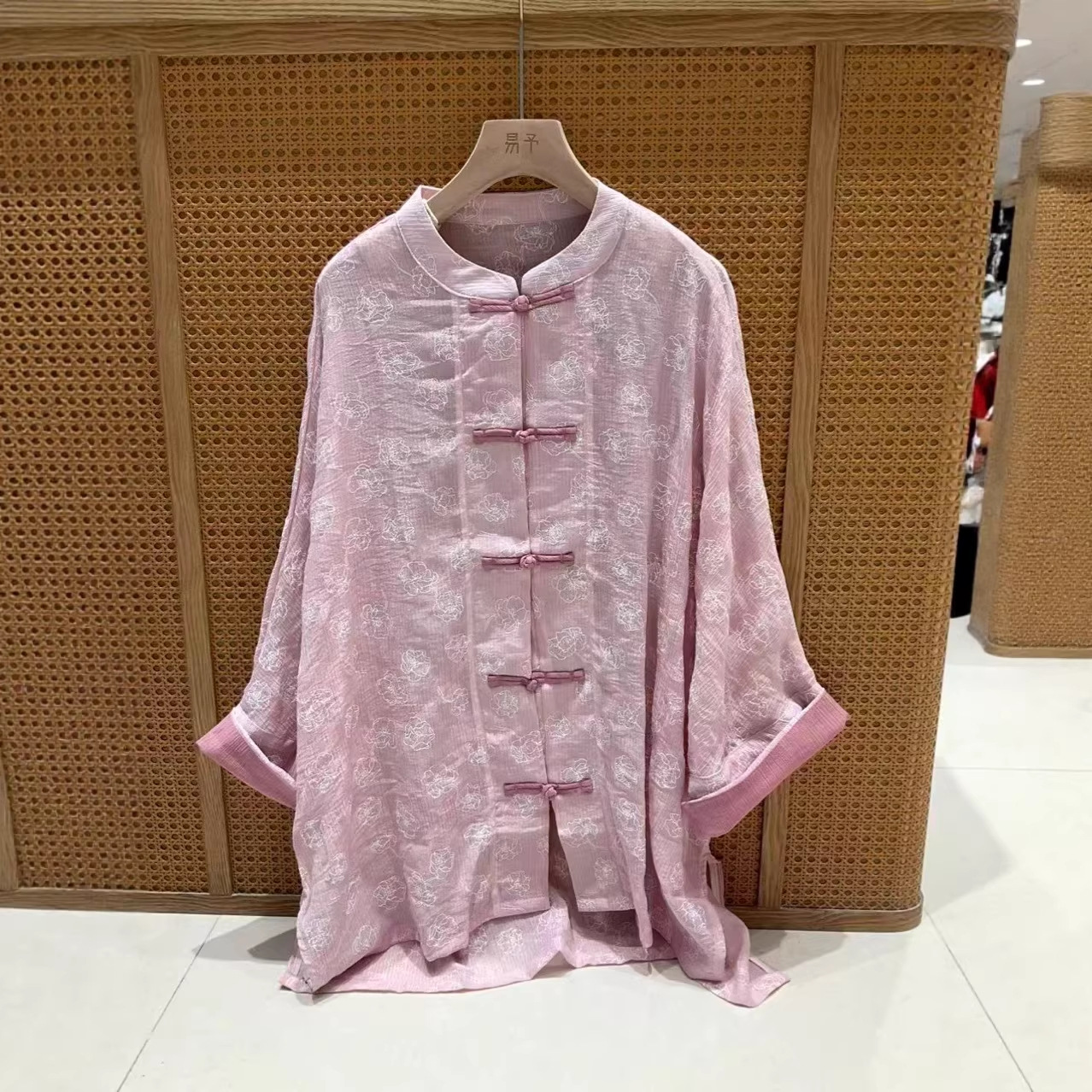 夏季新款国风刺绣花盘扣仿苎麻衬衫女复古新中式上衣女宽松