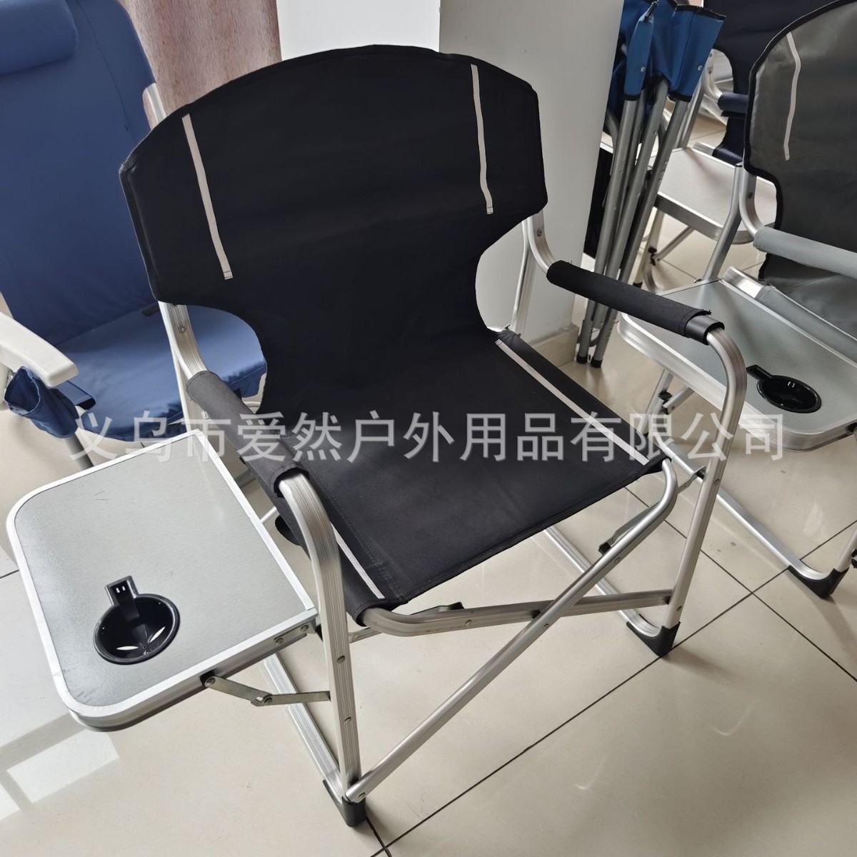 검은색