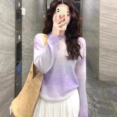 韓国系の甘美なぼかしグラデーションの薄いニットの女性2025春の新型はやせています。