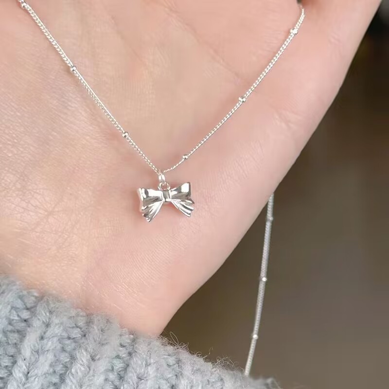 Light luxury fashion niche design bow pendant necklace women's online popular clavicle chain