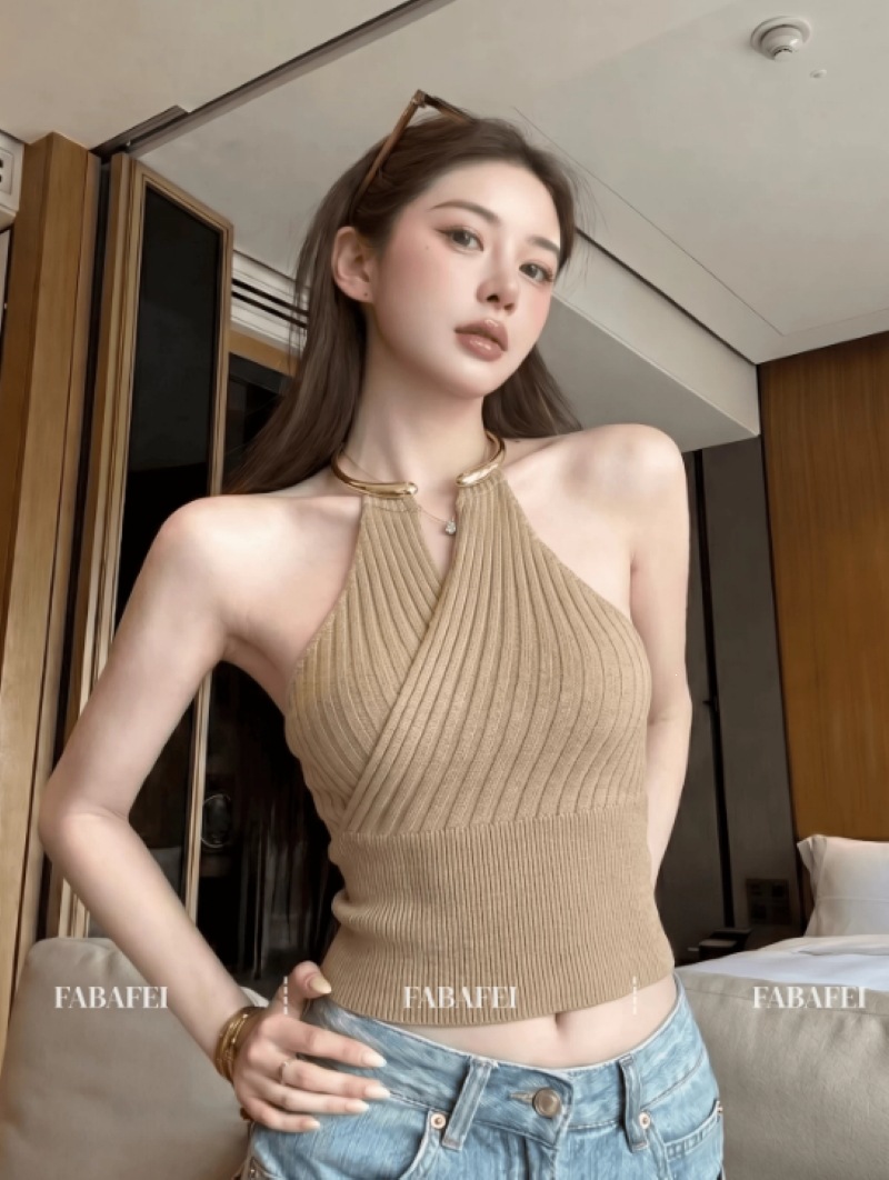 【Cool Silk】Purely Sexy Gold Ring Halter Knit Tank Top, Summer Slim-Fit Waist-Cinching Short Top for a Hot Girl Look