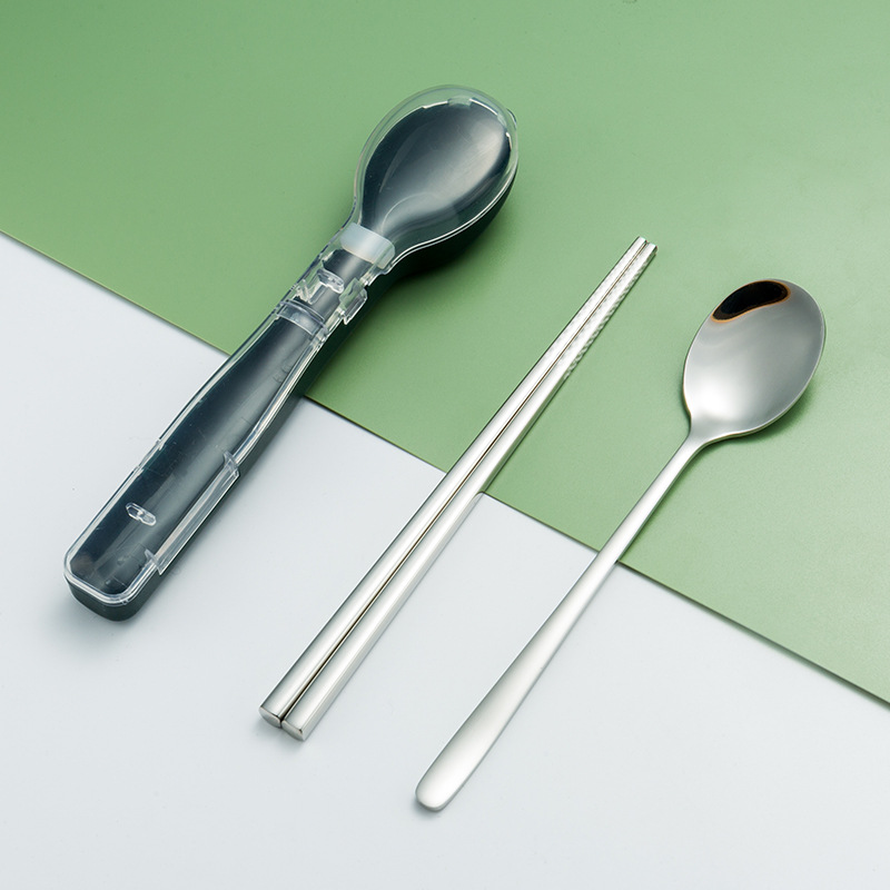 304 vajilla de acero inoxidable conjunto de tres piezas tenedor cuchara palillos estudiante trabajador de oficina de viaje vajilla Flip caja