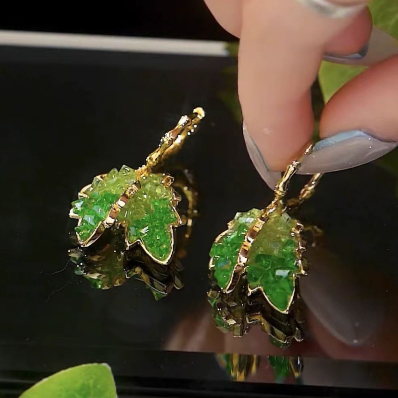 Summer fresh green small design elegant earrings