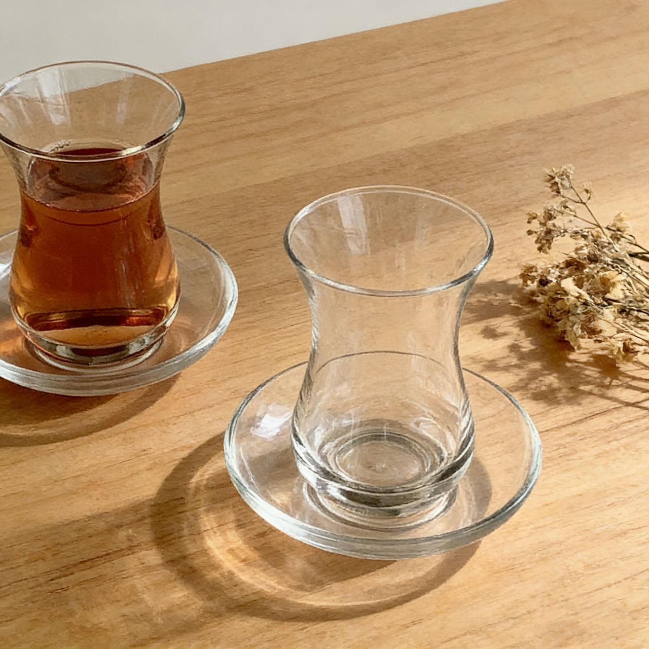 Taza de té negro doméstica, taza de café de vidrio sin plomo, taza de bebida caliente doméstica, taza de té de la tarde, plato de vidrio simple