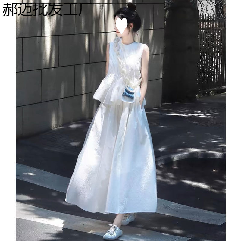 2025夏のファッショナブルな小柄なフレンチスーツ、エレガントで高級感のあるノースリーブトップ、夏のファッショナブルな2点セット|undefined