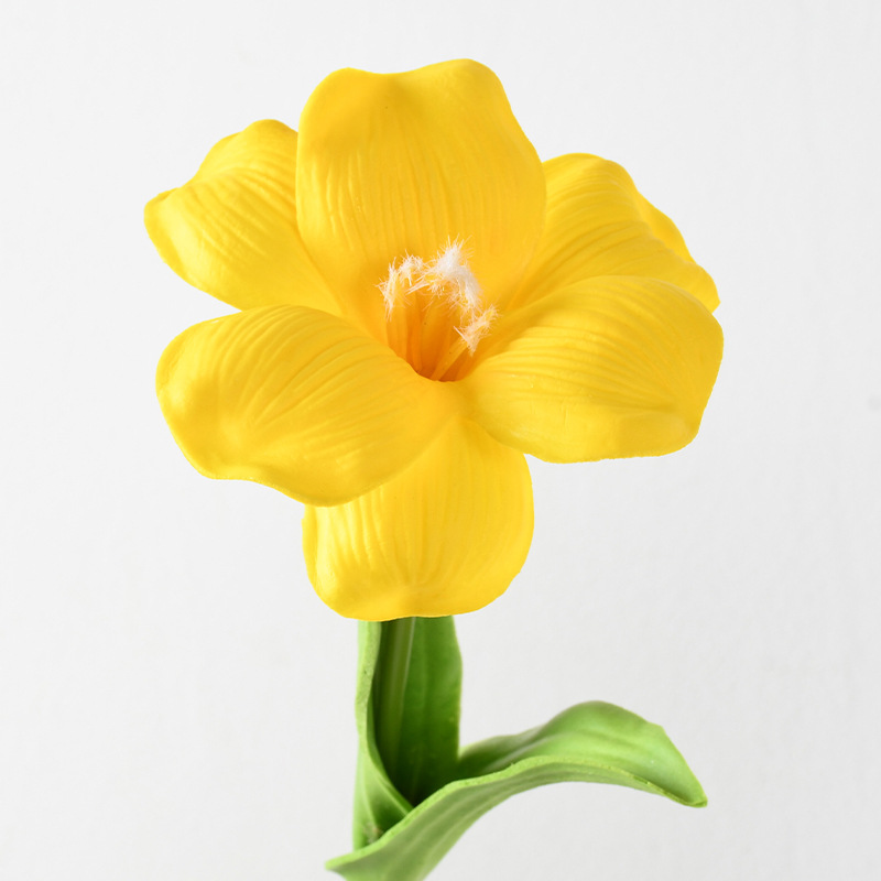 Flores de simulación brown pu tulipán boca abierta sonriente tulipán flaps sensación humectante de boda superior transfronteriza