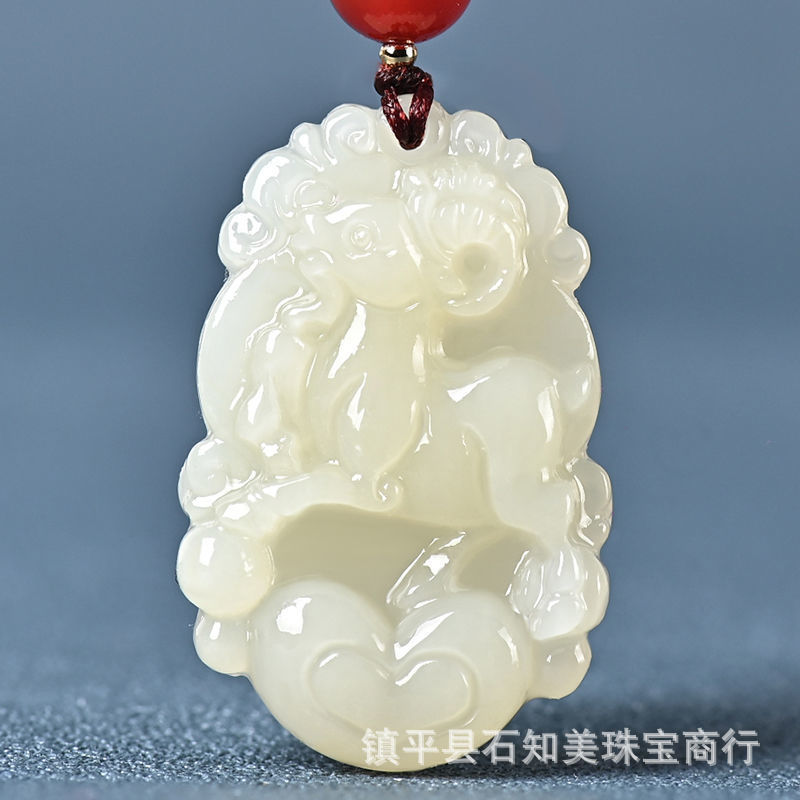 新疆と田玉碧玉とほうれん草の緑十二生肖のペンダント|undefined