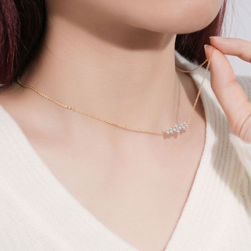 Elegant Fashion Design Clover Necklace with S925 Sterling Silver Moissanite, Small Fresh Pendant Necklace for Women