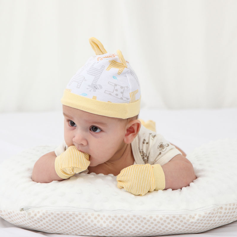 Conjunto de tres piezas de gorros y calcetines de algodón puro para recién nacidos Sunnozy, productos para recién nacidos, guantes, calcetines y gorros para bebés de cuatro estaciones.