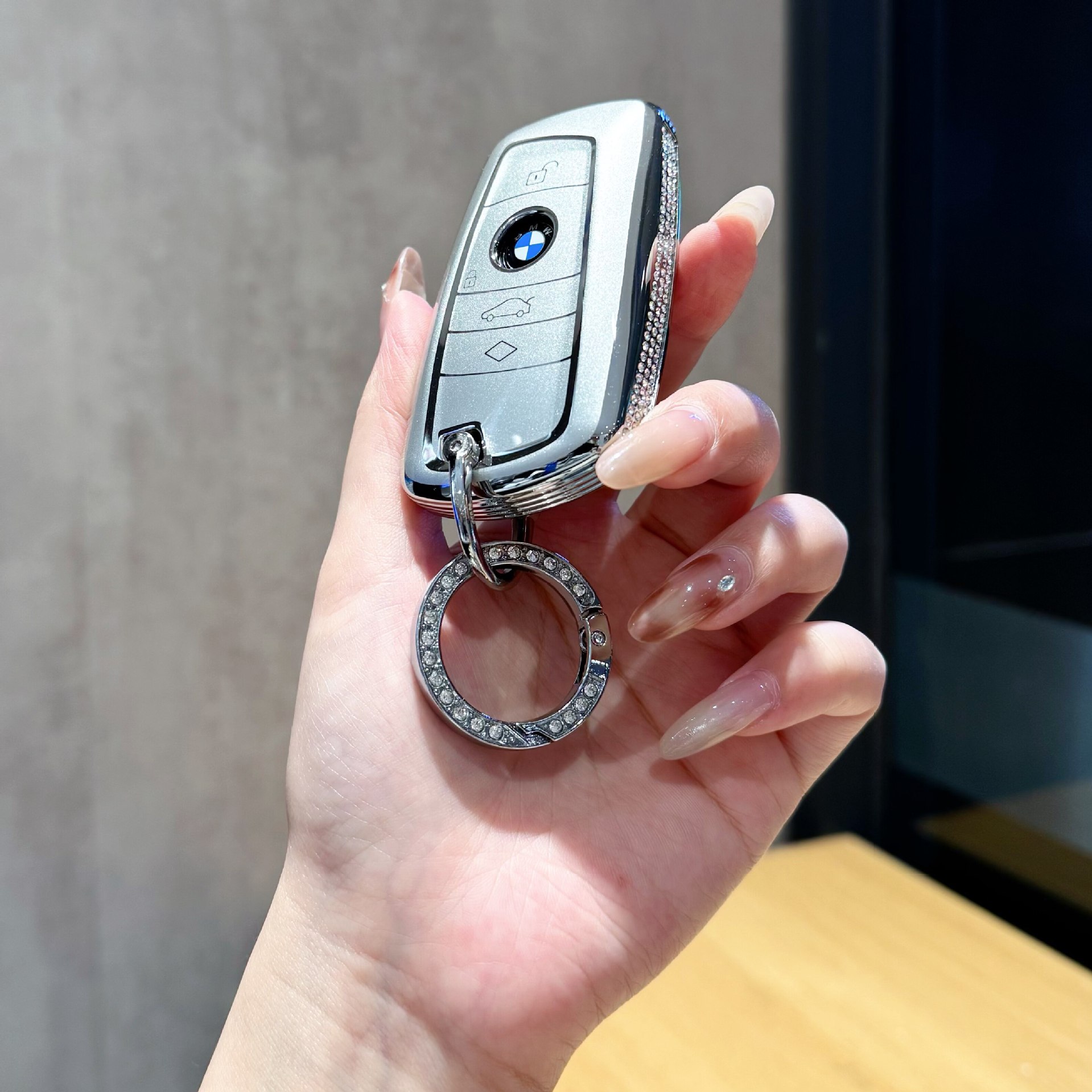Suitable for BMW key cases, new 3 Series 330li, 5 Series 530li, X1, X2, X3, X4, X5, blade-style women's key case