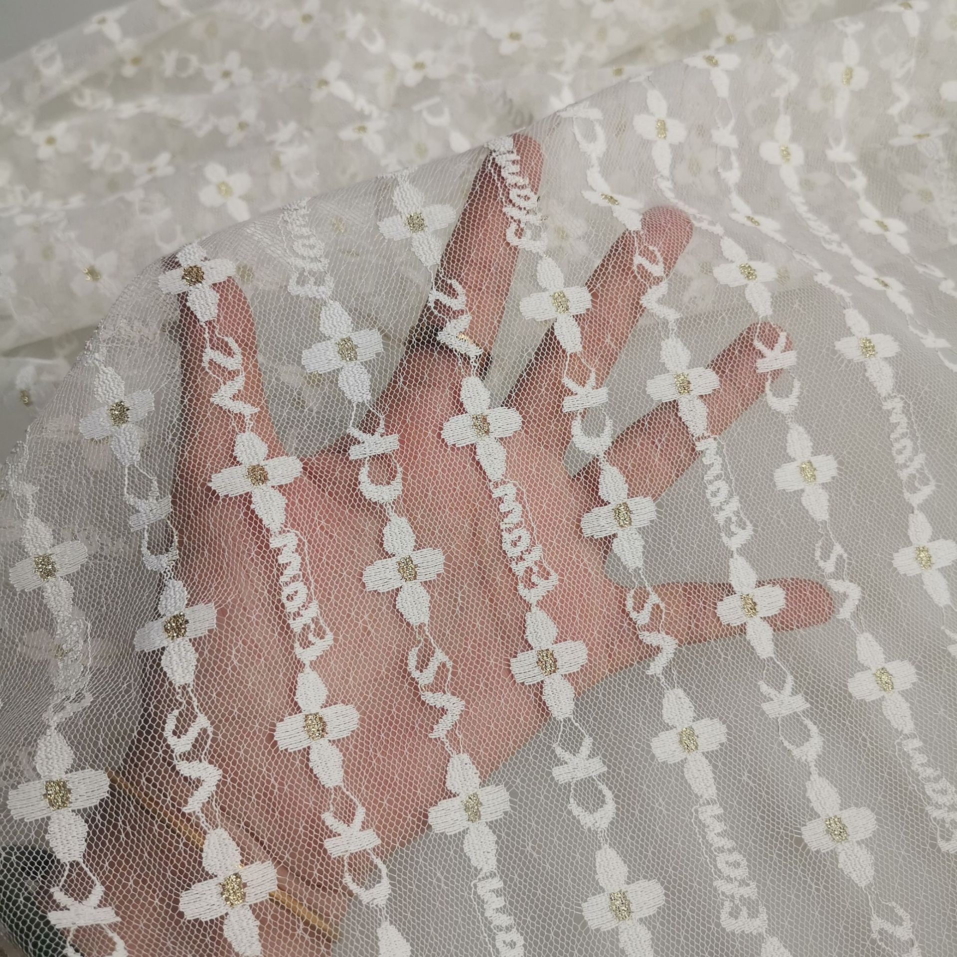 新款蕾丝~好品质仙美款竖纹金丝小花字母拼条提花蕾丝 裙装等面料