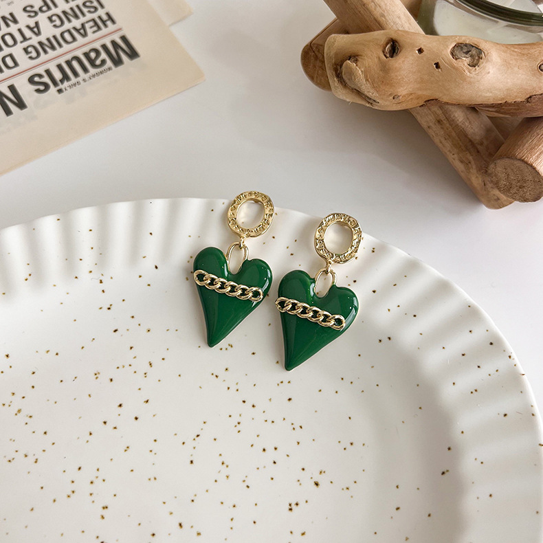 Retro Green Heart Chain Earrings Wholesale display picture 6