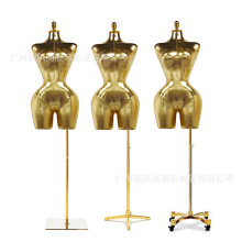 ���b��W���C���Ƥ��aģ�ص��߰���Ů�b��̨d����ƨ�ɷ���չʾ