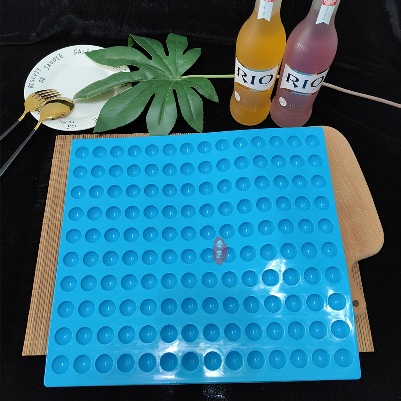 파란색 140공 반원형 구멍, 직경 2x1.1cm