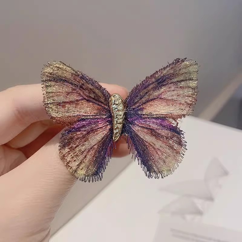 レトロな蝶のブローチ、高級女性用軽量グラデーション刺繍蝶コサージュ、絶妙で豪華なスーツアクセサリーピン|undefined