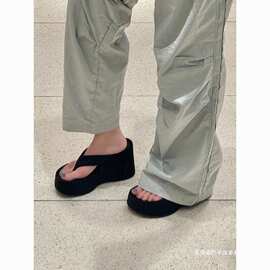 小个子厚底坡跟人字拖女外穿夏季新款粗跟松糕夹趾凉拖鞋半拖鞋潮