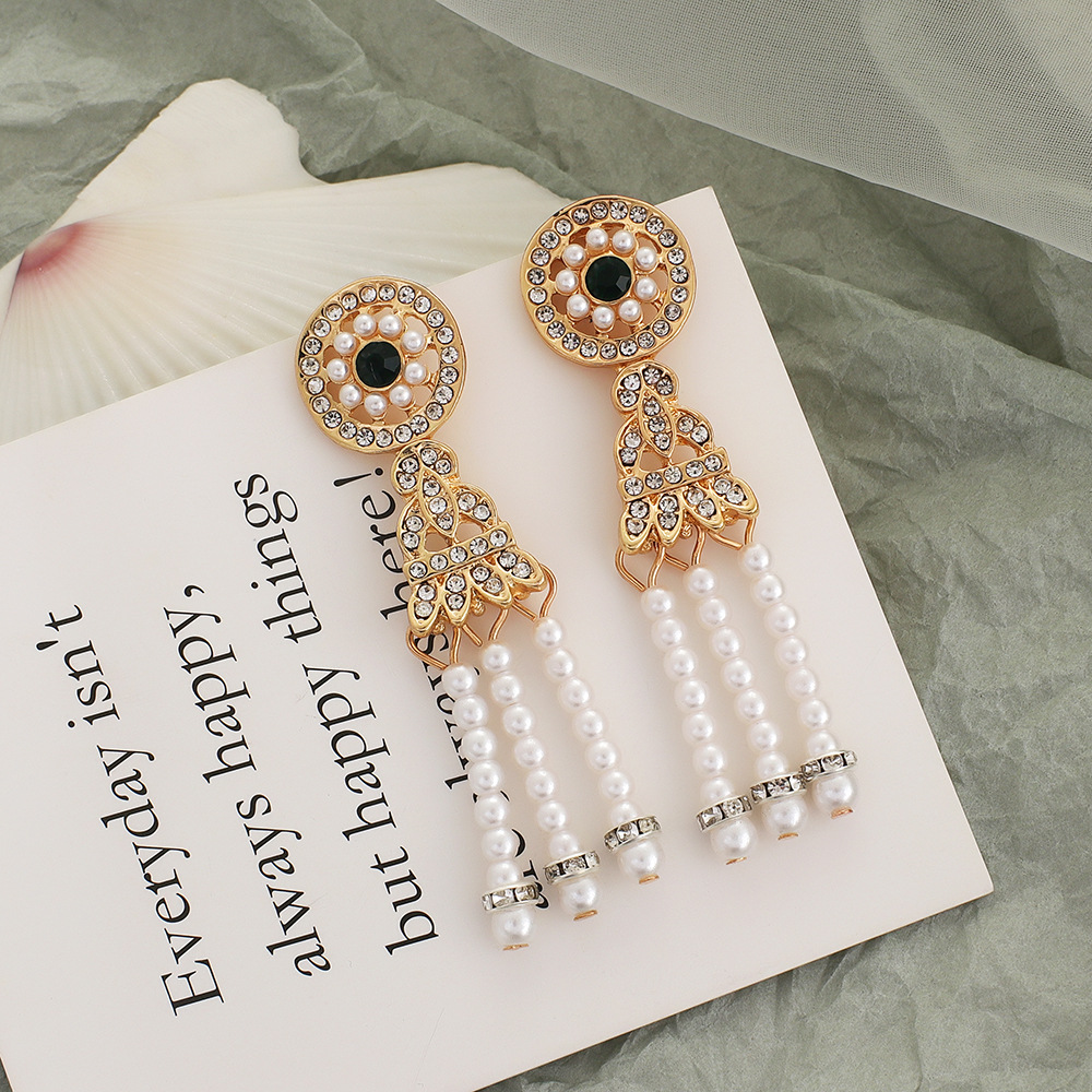 Geometric earrings from pearl with tassels