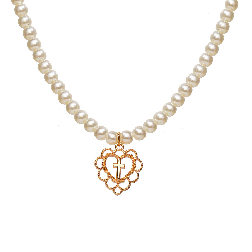 Retro Pearl Clavicle Chain Necklace Short Hollow Heart Necklace display picture 4