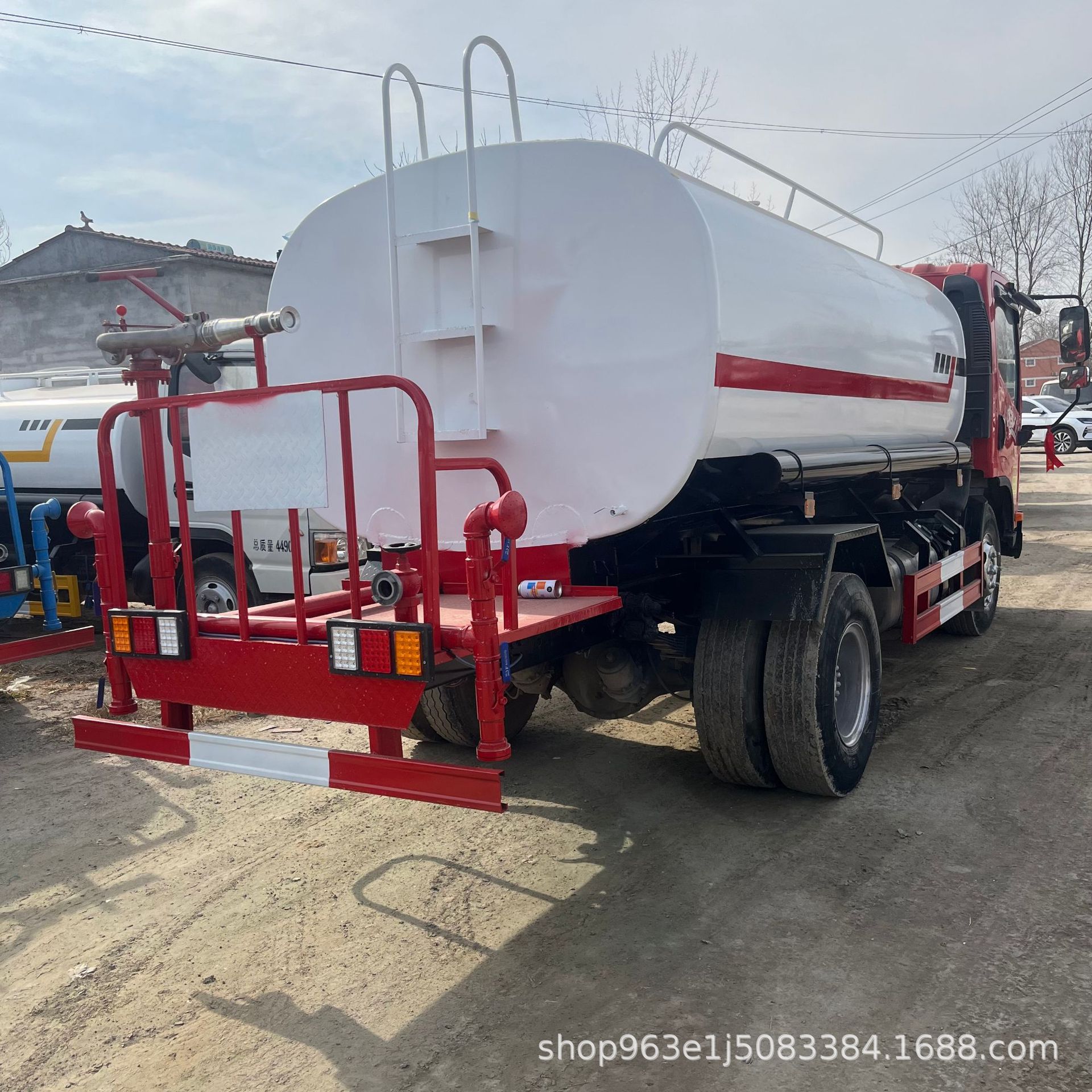 Export Front-Mounted Electronic Gun Dongfeng Sprinkler Dust Suppressor Truck Construction Site Diesel Sprinkler Truck Landscaping Road Spray