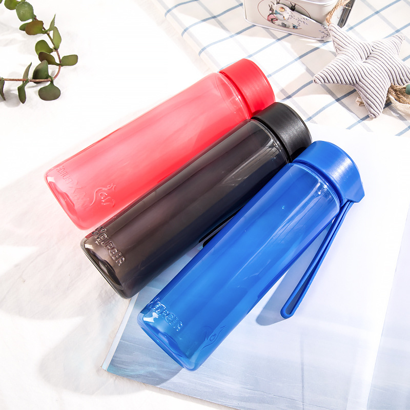 Nueva taza de agua colorida de verano simple taza de plástico portátil de mano coreana