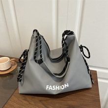 大容量包包女2025新款潮旅行斜挎大包上课通勤包上班托包单肩布包