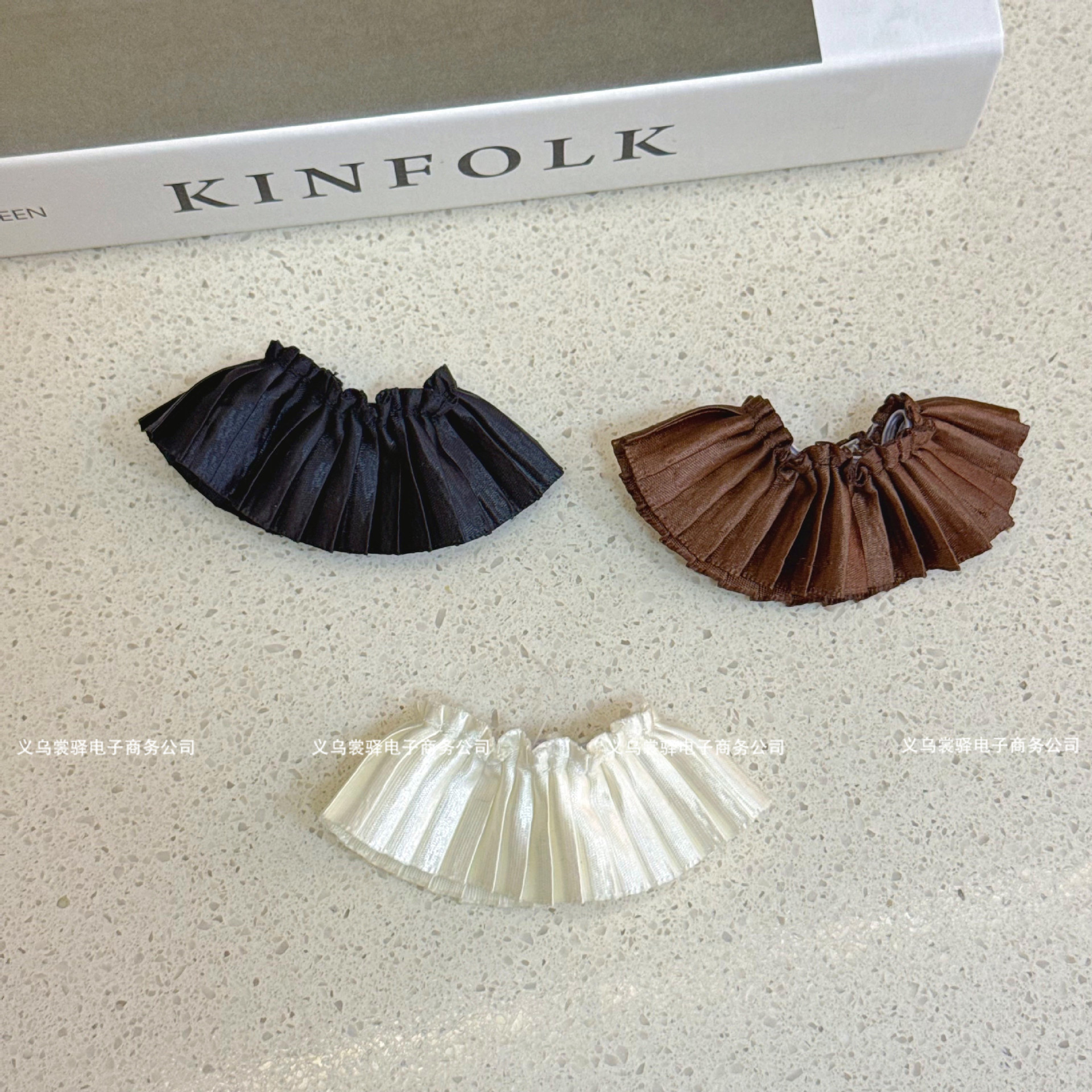 New Long-Legged Kt Pleated Skirt Satin Flowing Skirt Pleated Skirt 10cm Mini Doll Clothes Decoration Wholesale Ready Stock