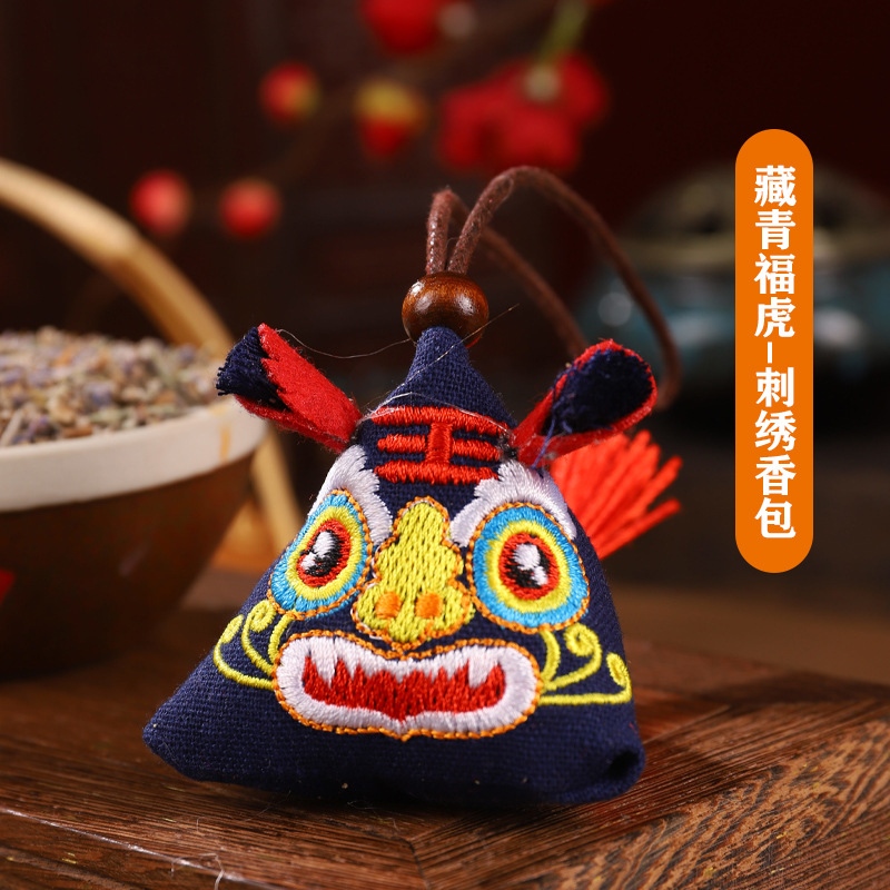 Bolsita del Festival del Bote del Dragón Bolso repelente de mosquitos de estilo chino Bolso Bolsa de la suerte Bordado tridimensional Bolsita de ajenjo de tigre Coche