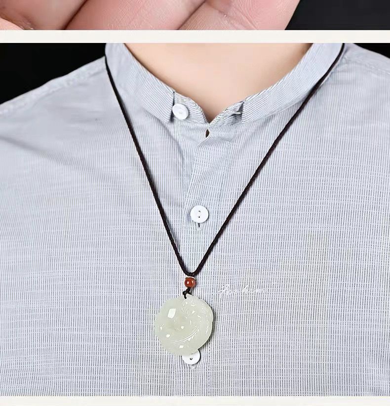 Mặt dây chuyền ngọc bích Tân Cương Hetian hình Tỳ Hưu cầu may mắn tài lộc chi tiết 12
