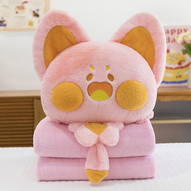 Gato de cara grande rosa y amarillo