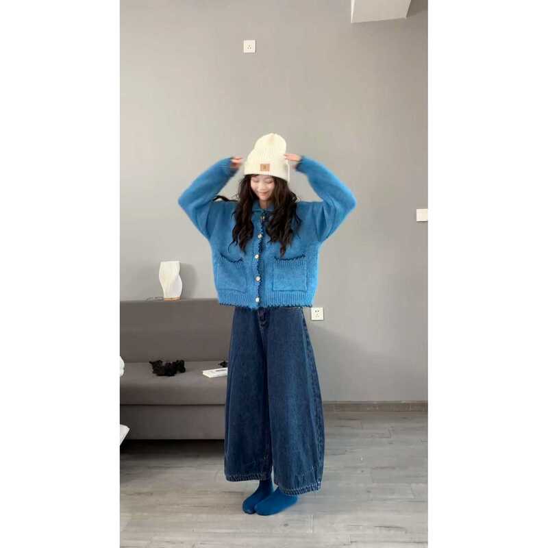 Parkyeon Looks Great Niche French Early Autumn Plush Blue Sweater with Jeans Suit Parkyeon Looks Great Niche French Early Autumn Plush Blue Sweater with Jeans Suit