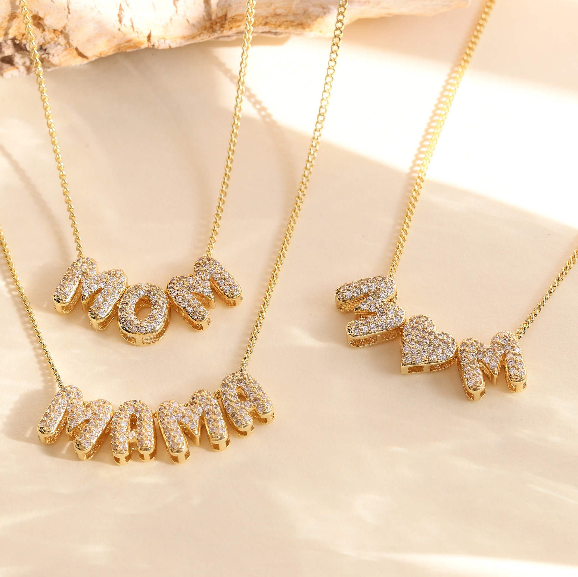 8g Weight 18K Gold Plated Plating Material Wholesale Jewelry Vintage Style Classic Style Letter Brass Zircon 18K Gold Plated Plating Pendant Necklace Cable Chain