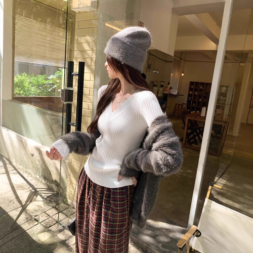 Innerwear pink sweater V-neck women's 2025 spring and autumn new slim fit long sleeve knit top student shirt