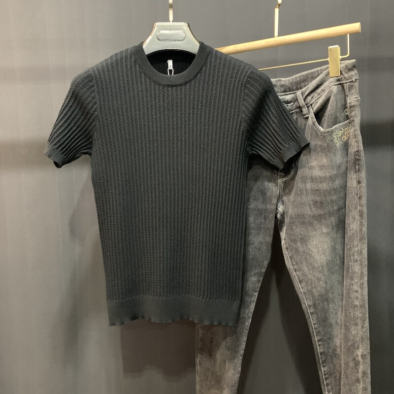 Short-Sleeved Men's Summer Knitwear, Slim Fit, Round Neck, Thin, Breathable, Solid Color, Fashionable Casual Top, Half-Sleeve Ice Silk Short-Sleeved Men's Summer Knitwear, Slim Fit, Round Neck, Thin, Breathable, Solid Color, Fashionable Casual Top, Half-Sleeve Ice Silk