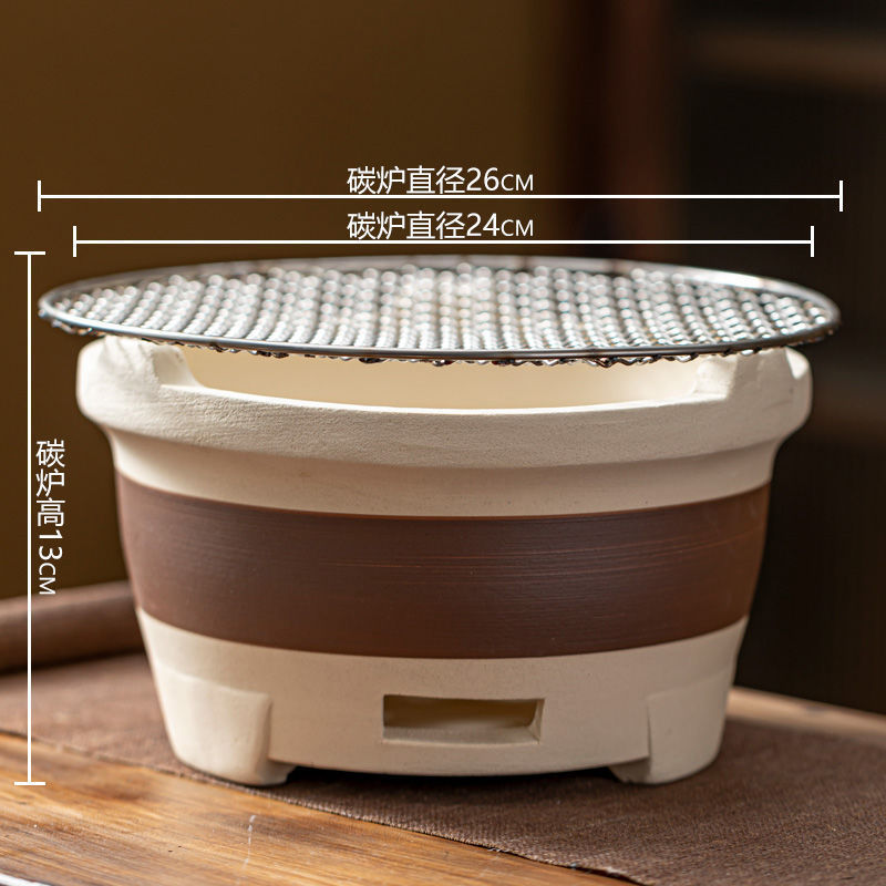 囲炉裏でお茶を煮ます。冬の屋外でオーブンを焼きます。|undefined