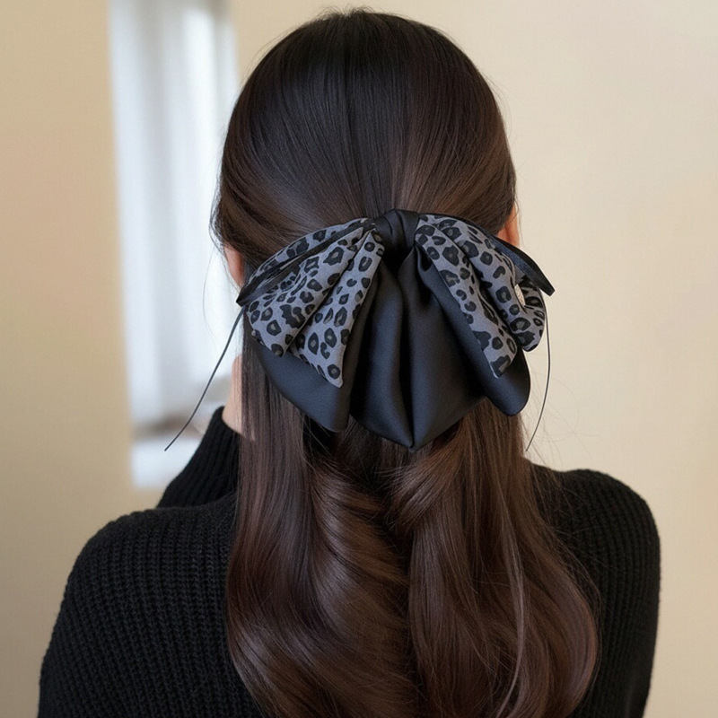 Черный хвостик с бантиком