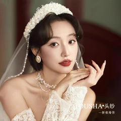 すずらんの花の甘い韓系の風格の頭の紗の新婦は結婚して写真を撮ります。