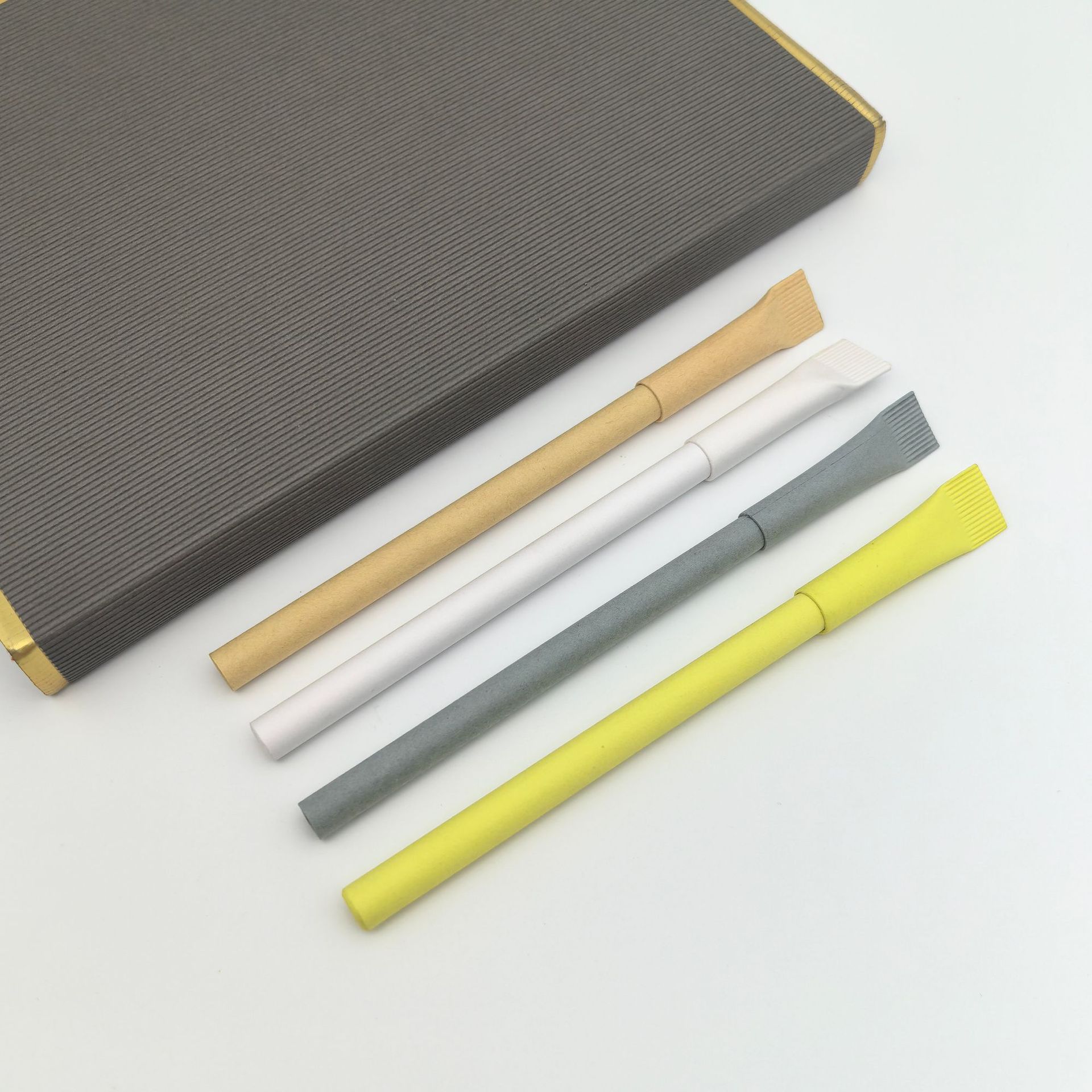 Protección ambiental mayorista pluma de publicidad de papel entero escobilla cabeza de pluma de tubo de papel cruzada venta caliente pluma de hotel kraft multicolor opcional