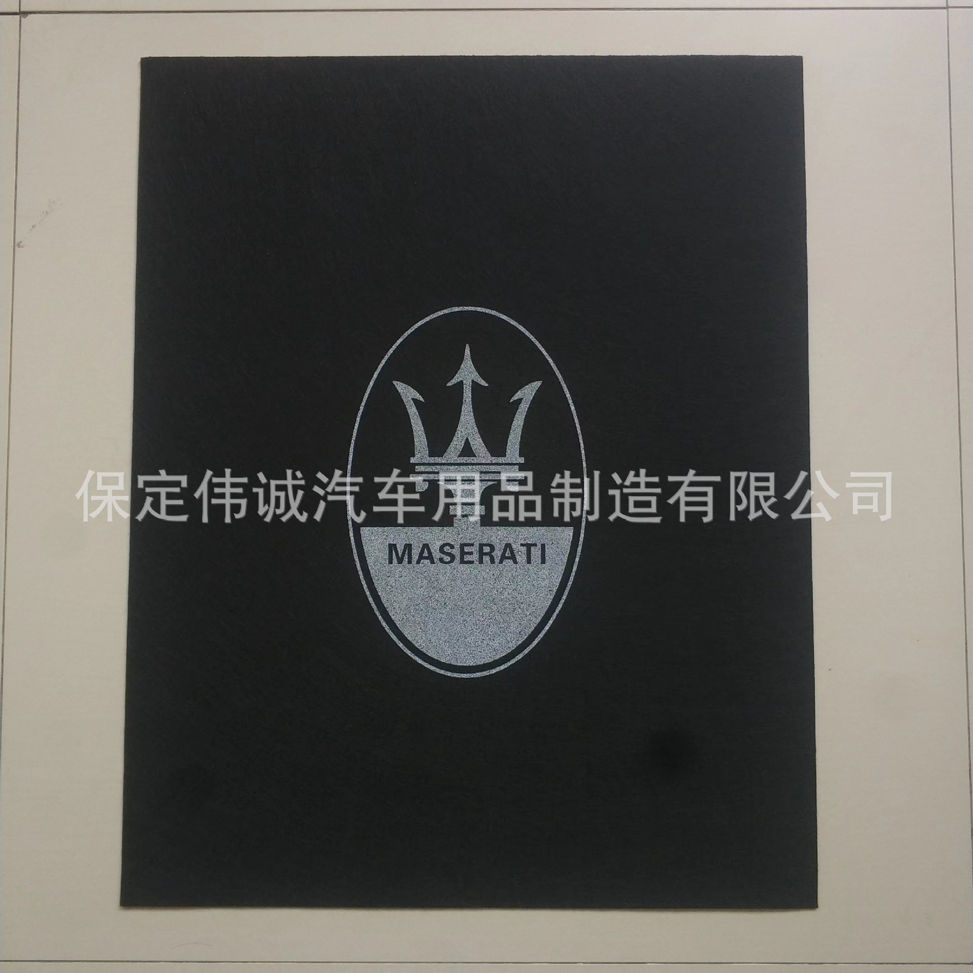 매우 두꺼운 검정색 마세라티 로고 10개, 재사용 가능
