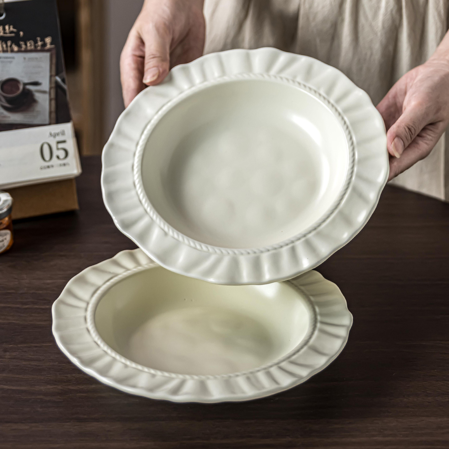 Plato de sombrero de paja de cerámica de viento de crema cubiertos dulces domésticos de alto valor de cara platos de encaje platos de frutas