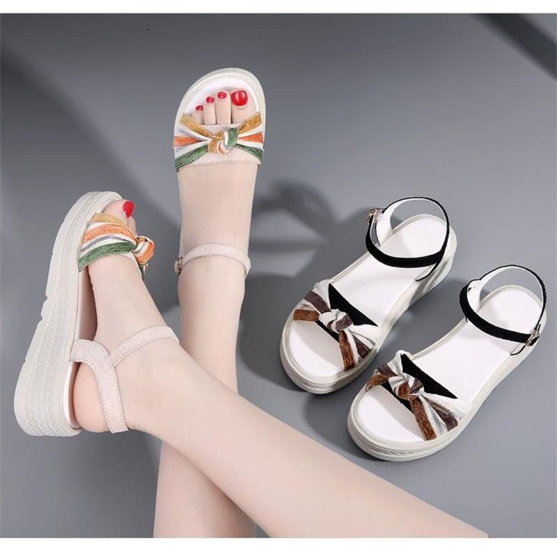 2026 verano nuevo muffin de piel suave con base gruesa una hebilla de madre plana para aumentar la altura de los zapatos de mujer sandalias