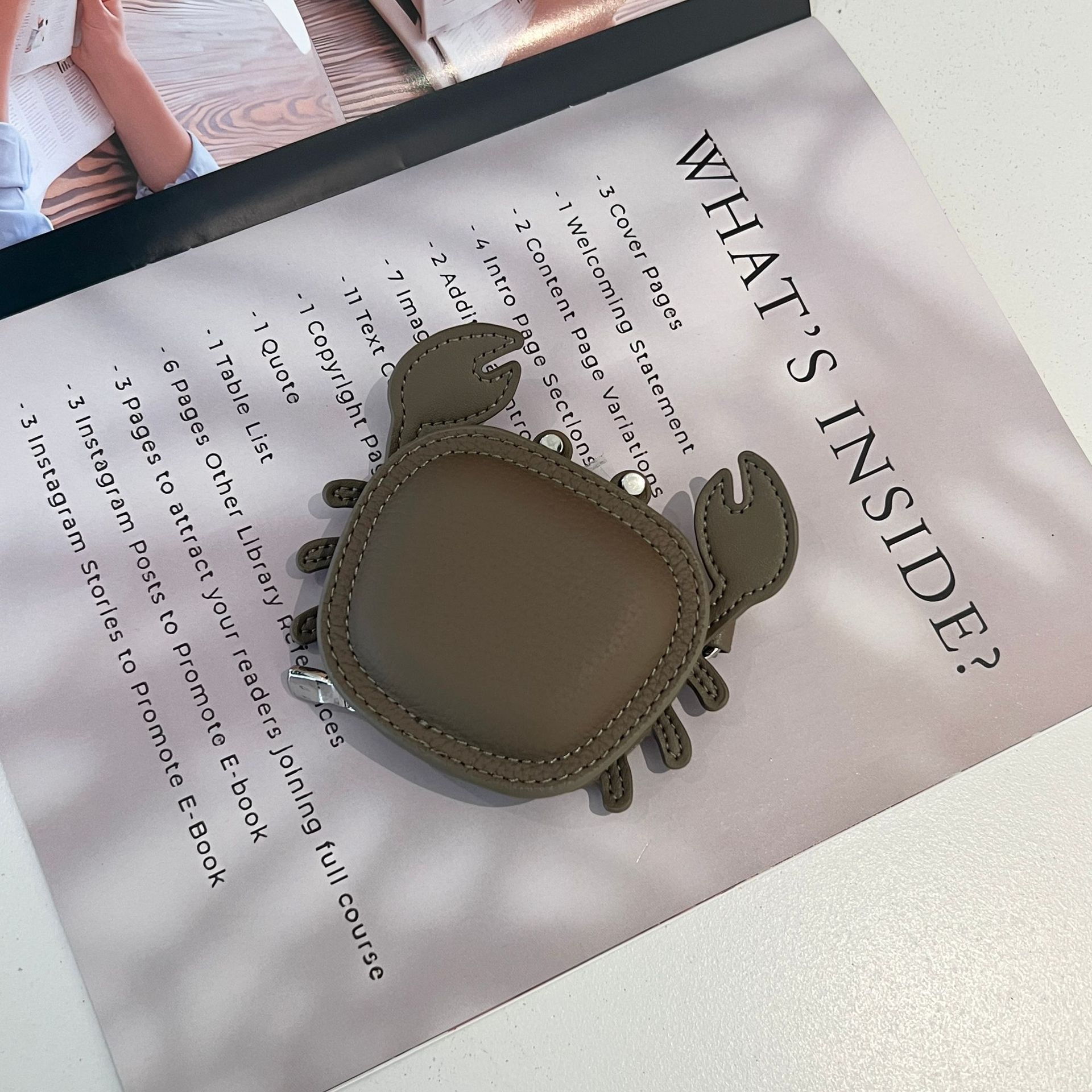 크랩 카키색 선물 상자