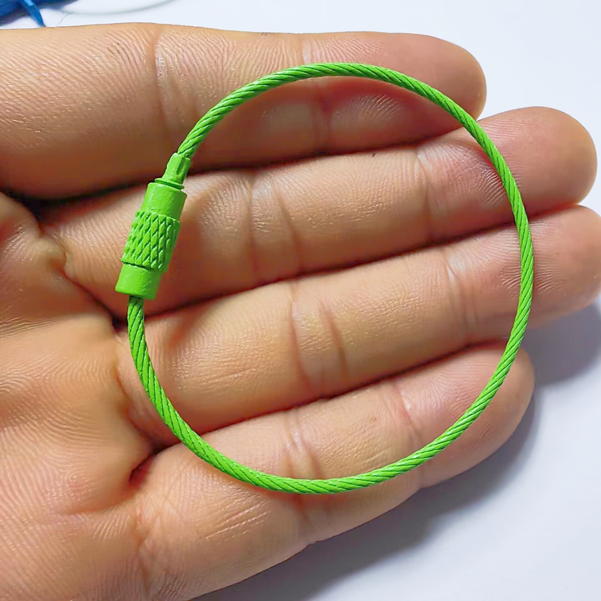 Fabricante Wholesale   Anillo de alambre de acero inoxidable de varios colores   Cordón Keychain    1.5 * 15 cm