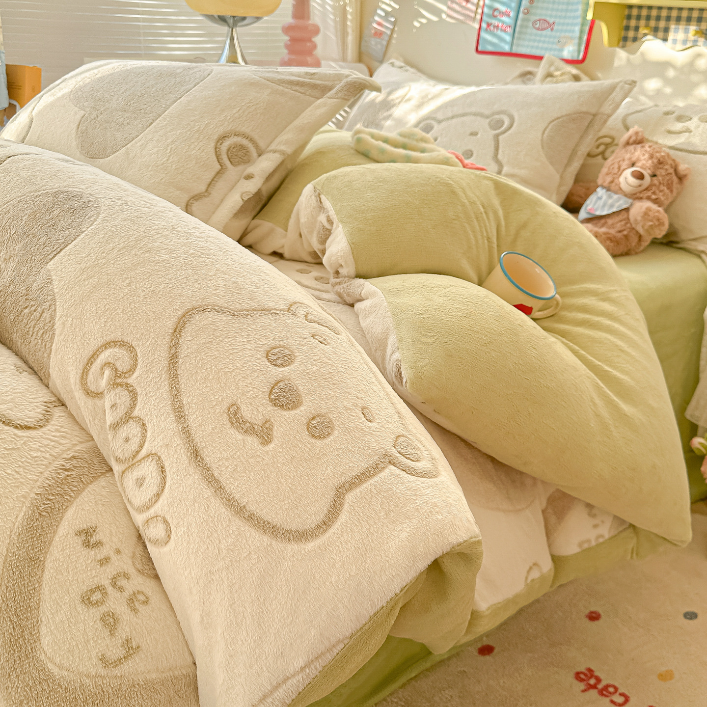 Nuevo invierno para madres y bebés con cuatro piezas de seda de seda de seda de leche cálida con ropa de cama de copo de nieve