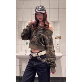 【大鱼鳞】美式迷彩斜肩卫衣女印花修身显瘦露肩纽扣设计感百搭上