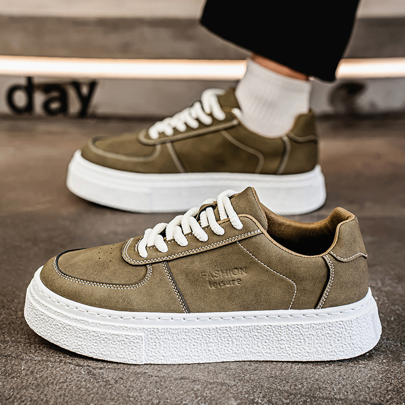 Zapatos de hombre de gran tamaño, zapatillas transpirables de cuero No. 46, nueva tendencia de verano 2025, zapatos de cuero deportivos casuales antideslizantes de suela gruesa